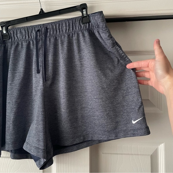 Nike Dri-Fit Shorts 2X - Picture 2 of 4